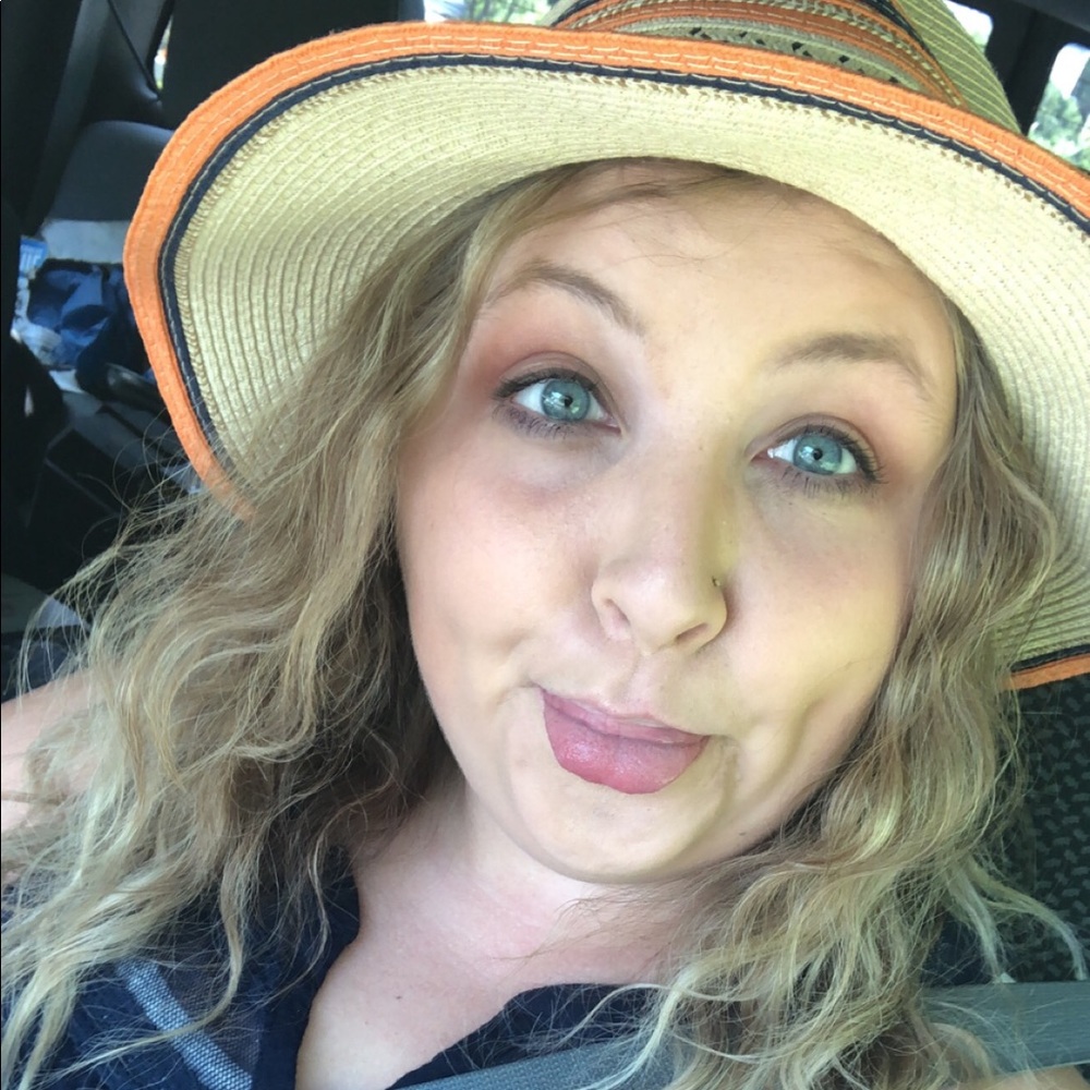 Meet your Posher, Brittany